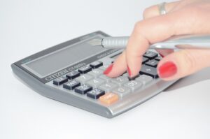 SNS運用の代行費用はいくらかかるの？