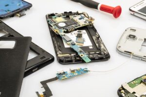 画面割れを自分で修理する方法と必要な道具は？
